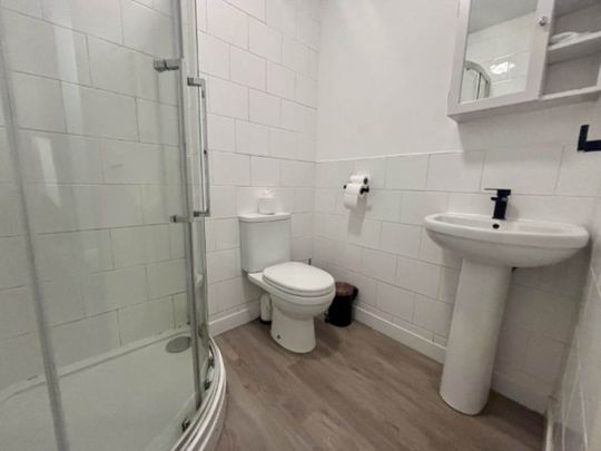 Victoria Road (room 2), Morley, Leeds - Photo 1