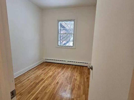 5809 Av. Coolbrook - Photo 1