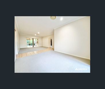 LARGE FAMILY HOME WITH A POOL! - Photo 2