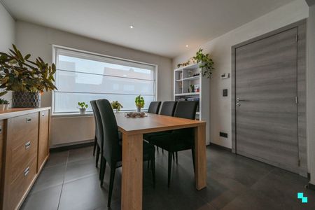 Recent gerenoveerde gezinswoning te Sint-Eloois-Winkel - Photo 4