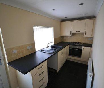2 bedroom terraced house to rent - Photo 2