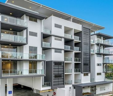 2 bedrooms 2 Baths on level 1 - Photo 1