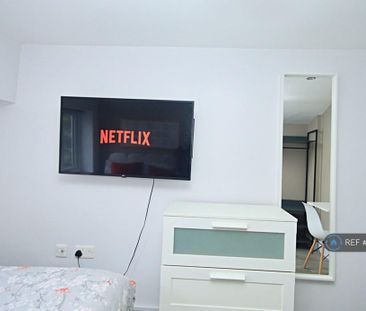 1 bedroom in a house share to rent - Photo 3