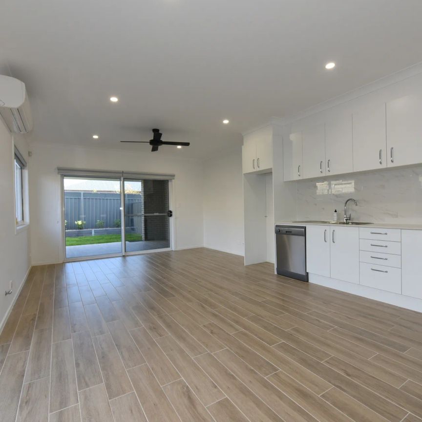 Well Appointed Flat in Great Bayswood Location - Photo 1