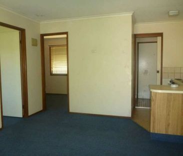 2 Bedroom Unit with Private Courtyard & Garage in Convenient Beenle... - Photo 2