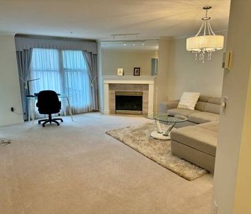 Spacious 1 Bed + 1.5 Bath Apartment Heating & Hot Water Included - Photo 3