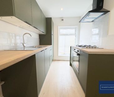 3 bedroom flat to rent - Photo 4