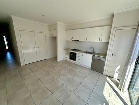 2 Bedroom Townhouse in the Ascot Estate - Photo 4