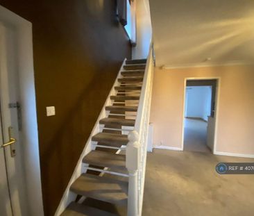 2 bedroom semi-detached house to rent - Photo 3