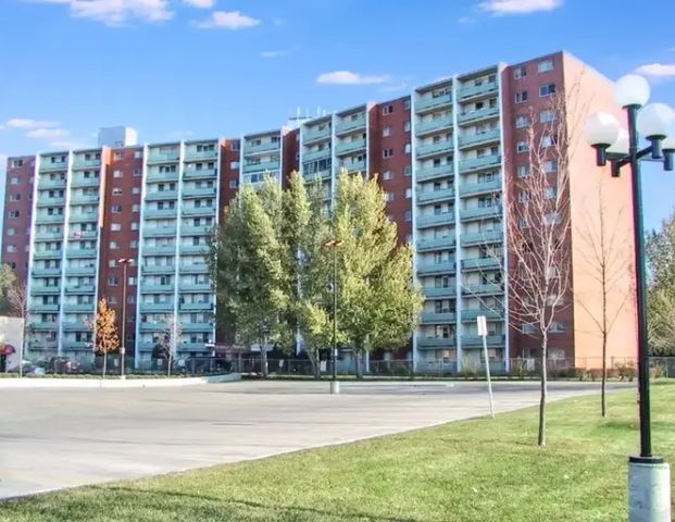 Adamar Manor | 110 Adamar Road, Winnipeg - Photo 1