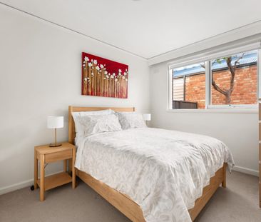 "Fully Furnished Garden Apartment" - Photo 1