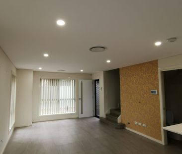 BEAUTIFUL FAMILY HOME - Photo 4