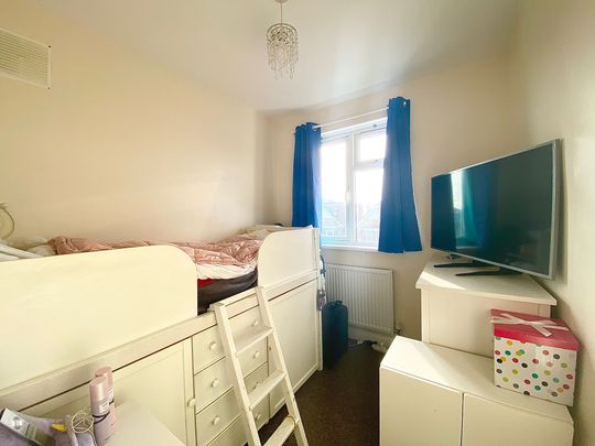 3 Bed Semi-Detached House- TO LET- Pinner HA5 - Photo 1