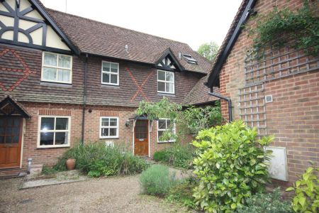 The Street, Guildford, GU5 - Photo 2