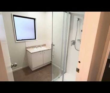 Newly Renovated 3 bedroom + Garage close to town - Photo 4