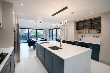 8 bedroom detached house to rent - Photo 5