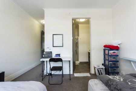 Location - Location - Photo 4