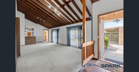 Spacious Family Home in a Prime Keilor Location - Photo 3