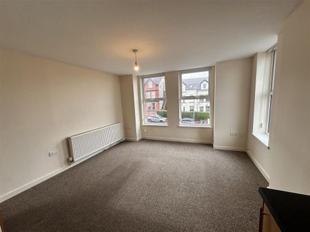 2 bedroom apartment to rent - Photo 2