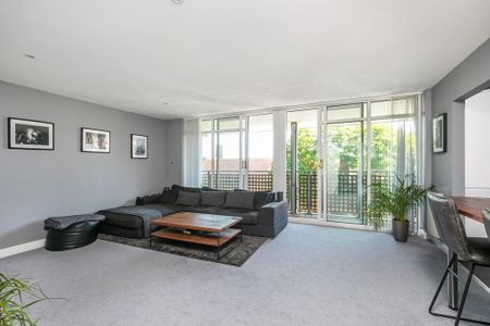 2 bedroom flat to rent - Photo 2