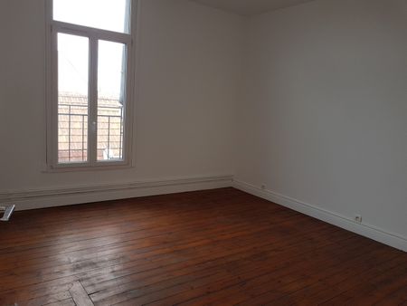 Location Appartement 3 pièces 74m² LENS 62300 - Photo 4