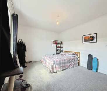 2 bedroom end of terrace house to rent - Photo 3