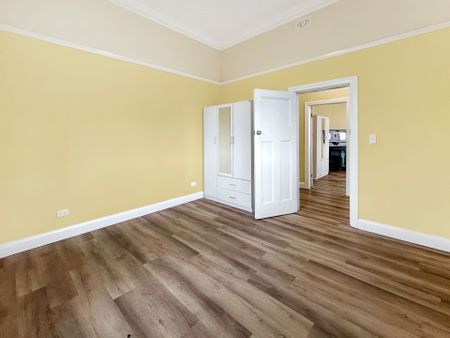 Beautiful on Bourke! - Photo 3