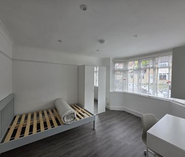 6 bedroom semi-detached house to rent - Photo 1