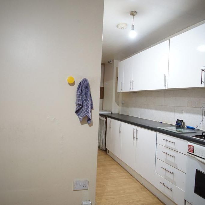 5 bedroom semi-detached house to rent - Photo 1