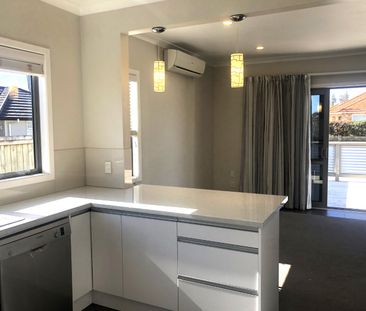 This well‑located three‑bedroom, one‑bathroom home at 103 Nixon Str... - Photo 4