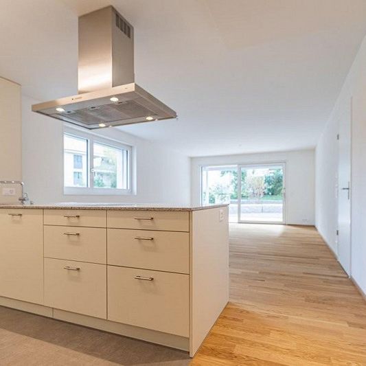 Moderne 3.5-Zimmerwohnung mit Gartensitzplatz zu vermieten - Foto 1