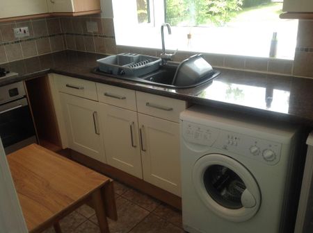 2 bedroom semi-detached house to rent - Photo 3