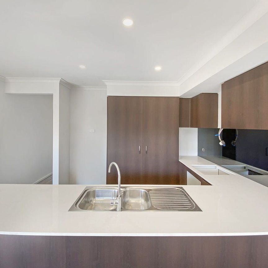 Modern Family Living in Prime Truganina Location! - Photo 1