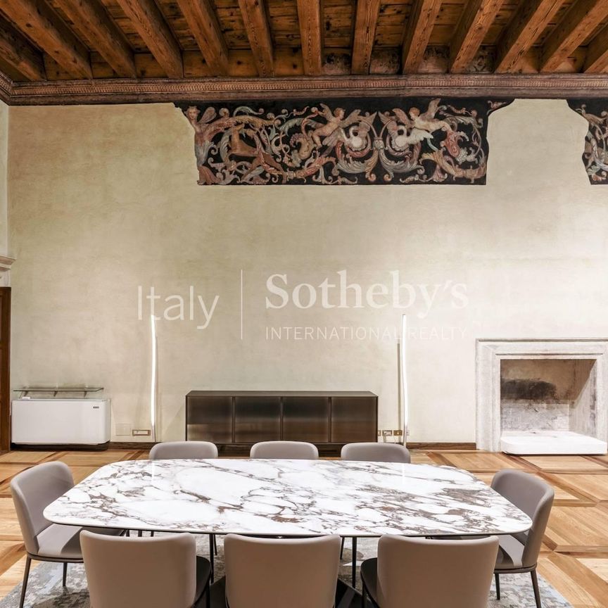 Prestigioso piano nobile affrescato nel cuore di Verona - Photo 1