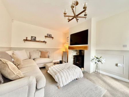 4 bedroom semi-detached house to rent - Photo 2