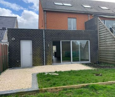 Halfopen woning met 3 slaapkamers, tuin en garage in Eeklo! - Photo 2