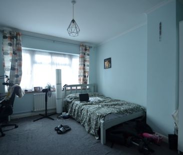 4 bedroom Semi-detached house to rent - Photo 5