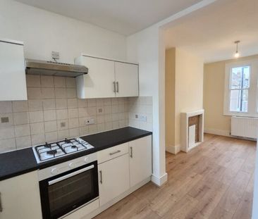4 Bed Flat, Hichisson Road, SE15 - Photo 2