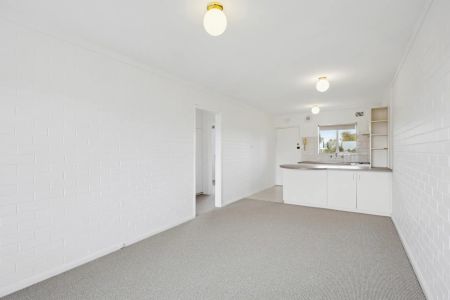 Stylish 2-Bedroom Apartment in Prime Claremont Location - $625 per week - Photo 3