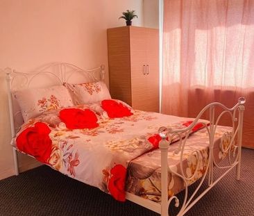 Room in a Shared Flat, Harts Lane, IG11 - Photo 2