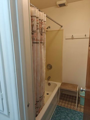 For Lease - 374 Central Park Boulevard Unit# Room #8, Oshawa, Ontario - Photo 5