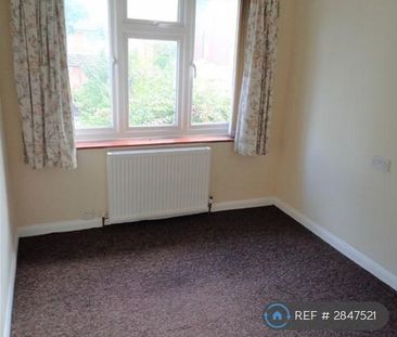 4 bedroom semi-detached house to rent - Photo 5