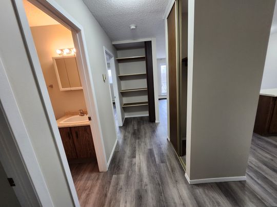 1 Bedroom Unit In The Heart Of Downtown!! - Photo 1