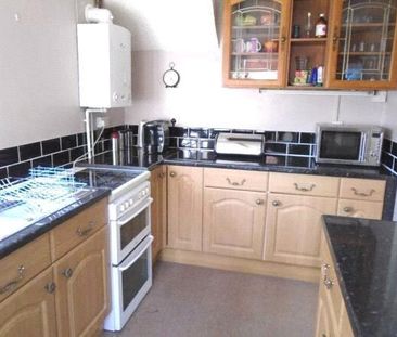 3 bedroom semi-detached house to rent - Photo 4