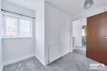 3 bedroom semi-detached house to rent - Photo 5