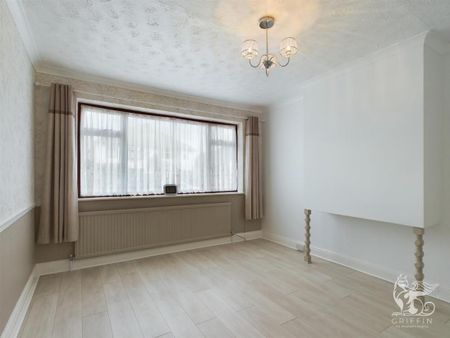 Benhurst Avenue, Hornchurch, RM12 - Photo 2