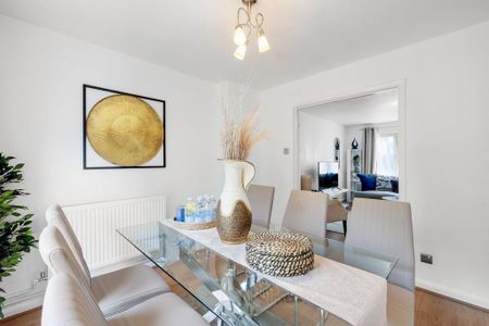 4 bedroom semi-detached house to rent - Photo 5