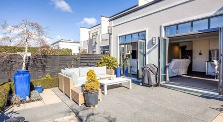 Sleek and Contemporary Home - Photo 5