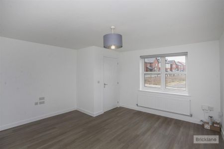 4 bed House - Semi-Detached To Let - Photo 5