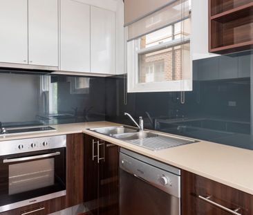 9/162 Barkers Road, Hawthorn VIC 3122 - Photo 1